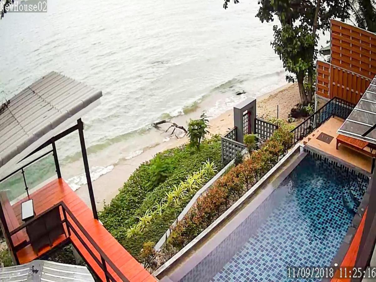 Rumah liburan Koh Sirey Beachfront Pool *