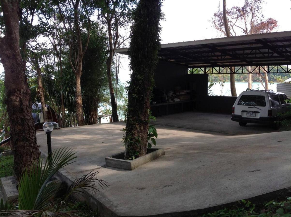 Koh Sirey Beachfront Pool Rumah liburan *